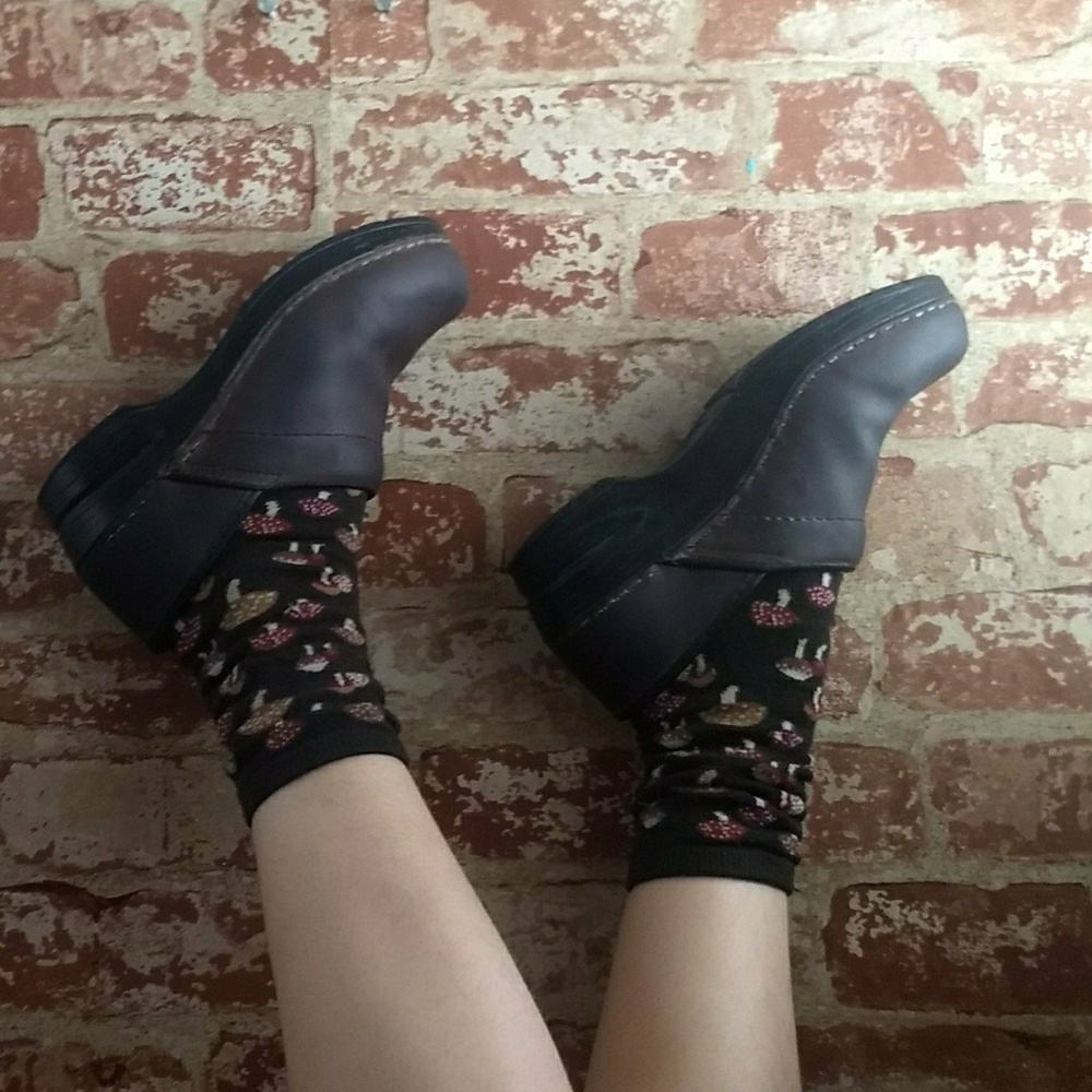 • Sanitas Brown Clogs